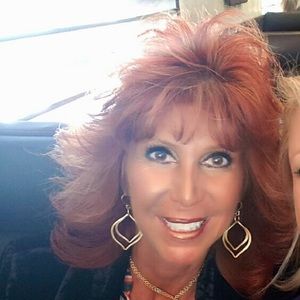 Meet your Posher, Gina